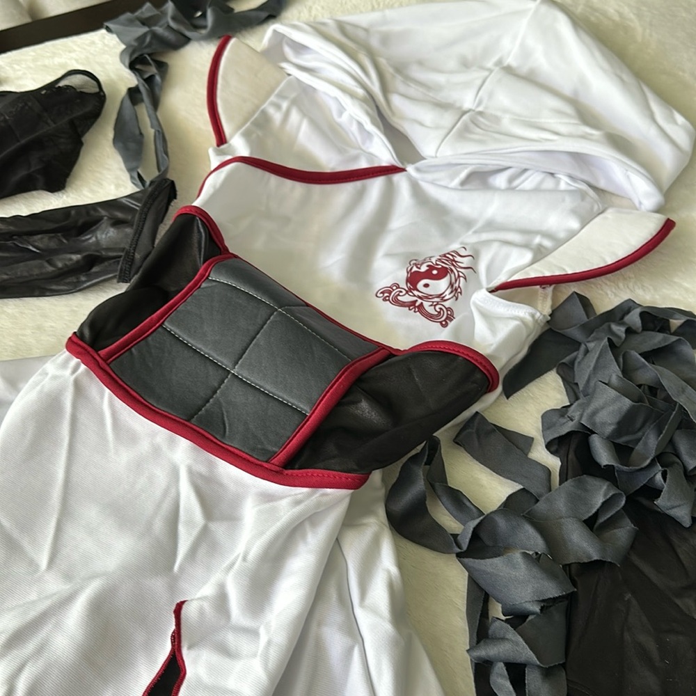 Girls ninja costume.